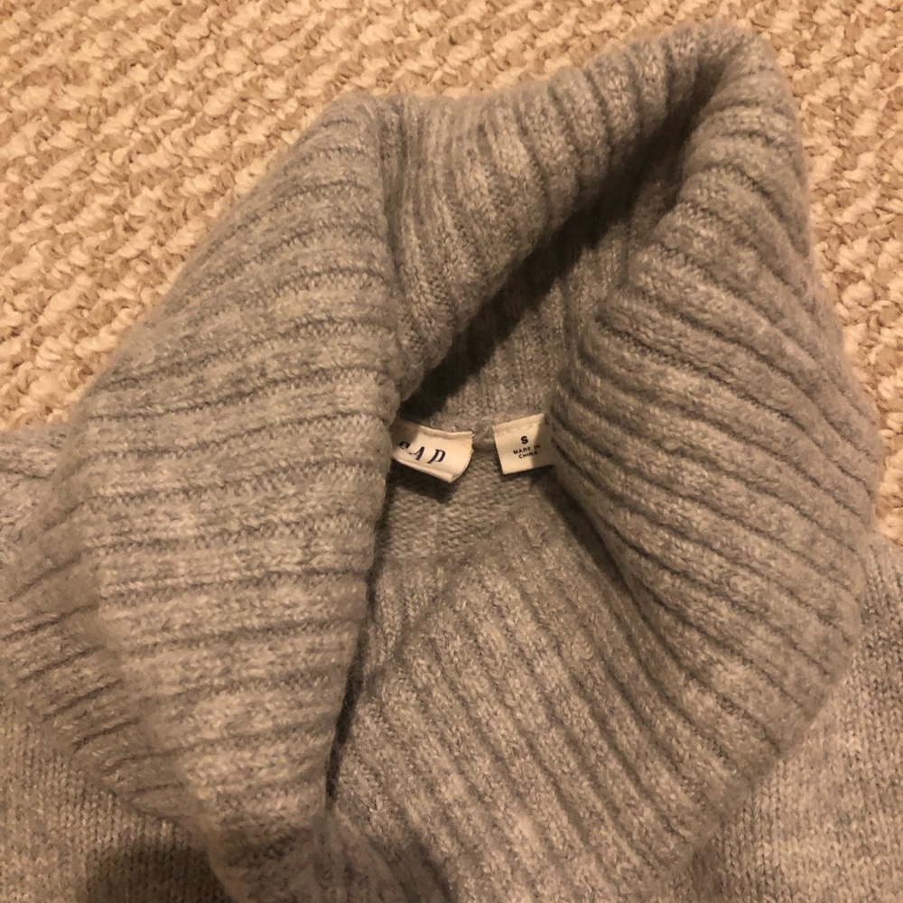 Gray gap sweater - Picture 5 of 5